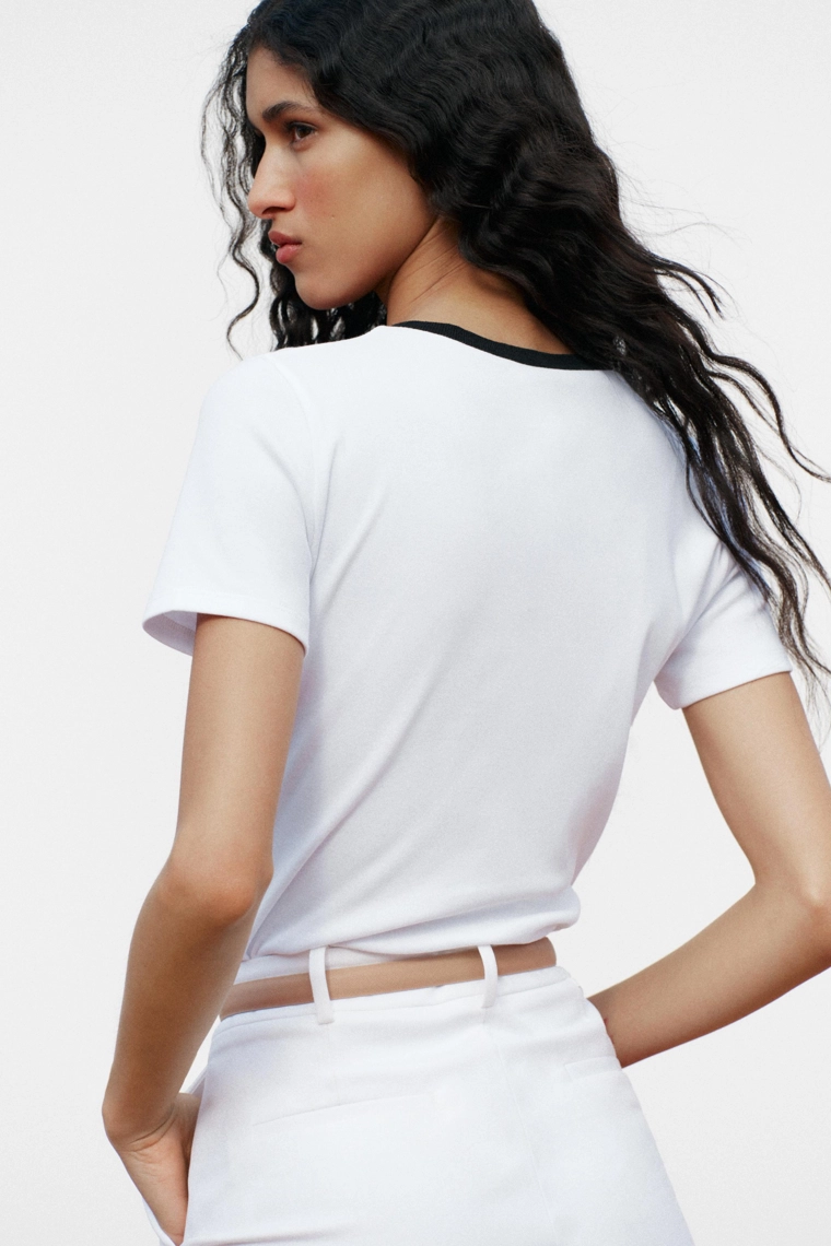 Футболка с контрастными обделками