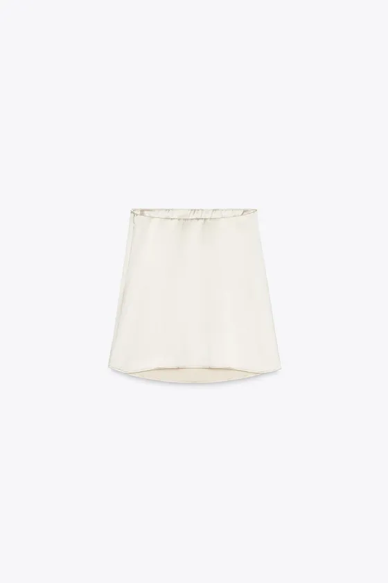 Топ с асимметричным вырезом из атласа