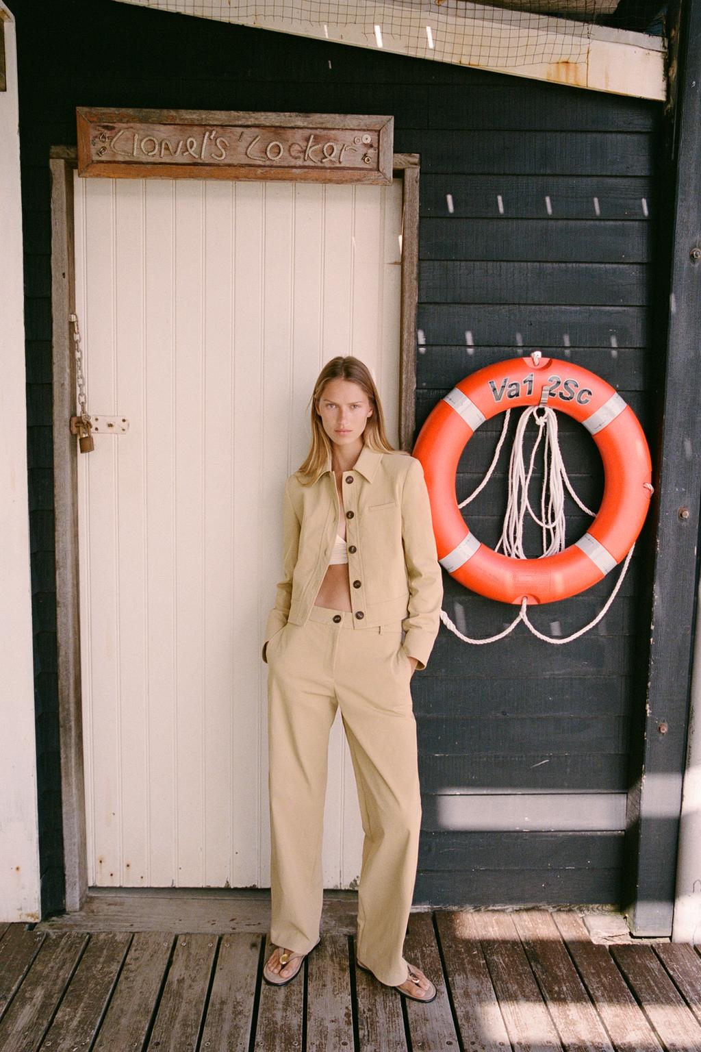 Zara Короткая куртка с подплечниками - Цвет рыжевато-коричневый