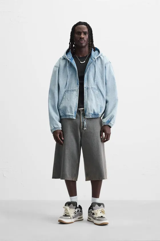 ДЖИНСОВАЯ КУРТКА С КАПЮШОНОМ