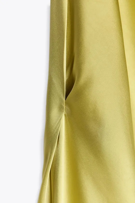 СТРУЯЩЕЕСЯ АТЛАСНОЕ ПЛАТЬЕ — ZW COLLECTION