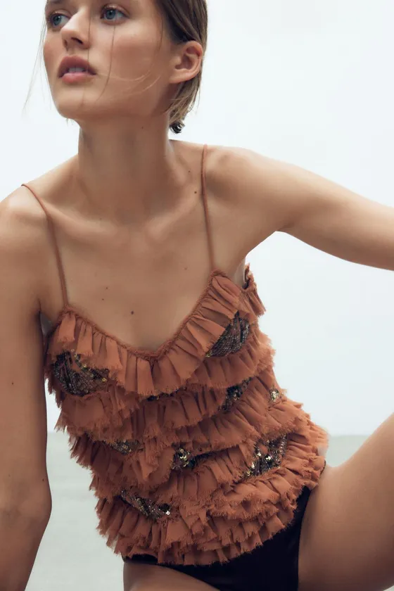 ТОП С ОБОРКАМИ И ВЫШИВКОЙ