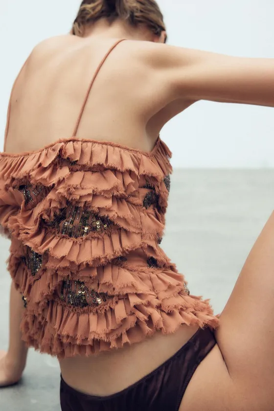 ТОП С ОБОРКАМИ И ВЫШИВКОЙ