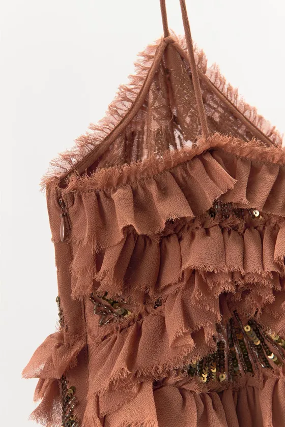 ТОП С ОБОРКАМИ И ВЫШИВКОЙ