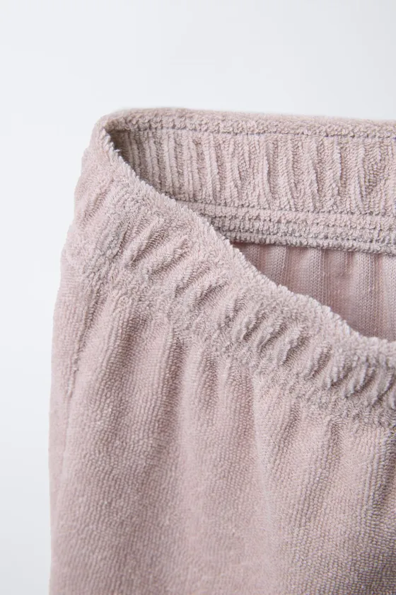 КОМПЛЕКТ ИЗ ФУТБОЛКИ-ПОЛО И ШОРТОВ ИЗ МАХРОВОЙ ТКАНИ С НАШИВКОЙ