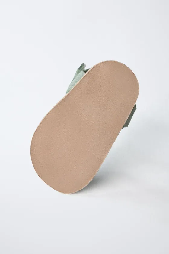 Leather sandals with seahorse