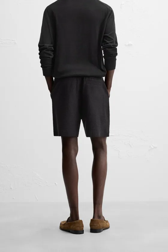 ШОРТЫ-ДЖОГГЕРЫ ИЗ РЕЛЬЕФНОЙ ТКАНИ