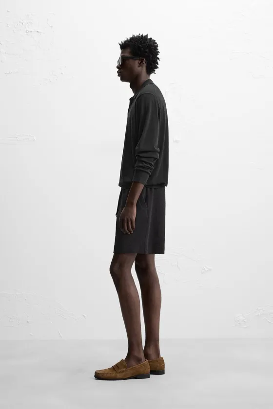 ШОРТЫ-ДЖОГГЕРЫ ИЗ РЕЛЬЕФНОЙ ТКАНИ