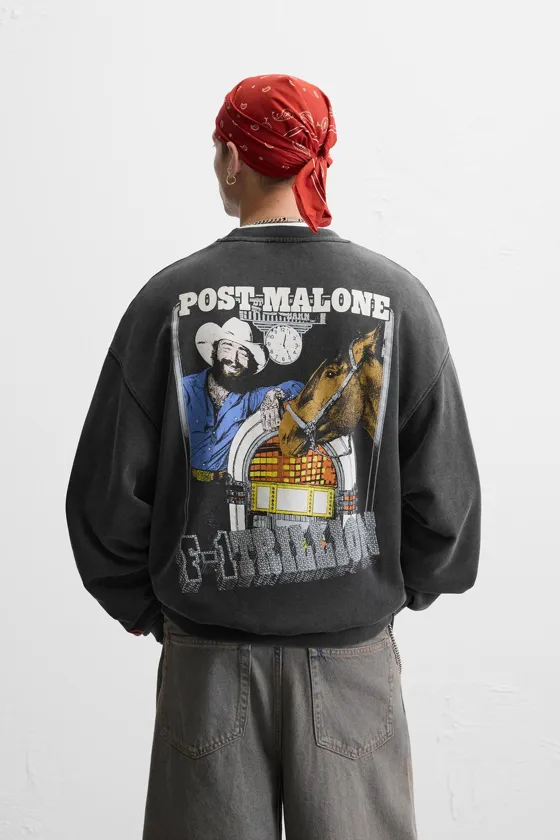 ТОЛСТОВКА С КРУГЛЫМ ВЫРЕЗОМ С ПРИНТОМ POST MALONE™