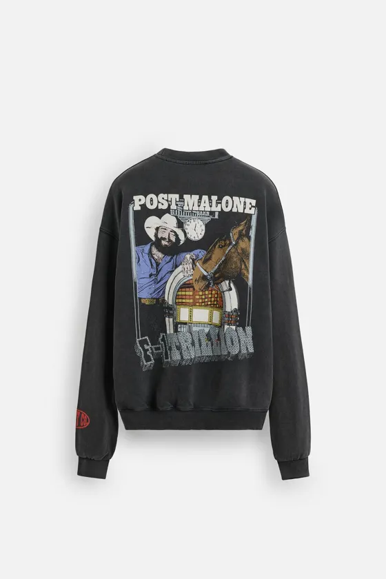 ТОЛСТОВКА С КРУГЛЫМ ВЫРЕЗОМ С ПРИНТОМ POST MALONE™
