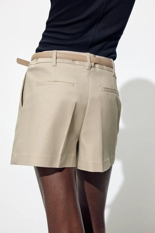 Шорты с ремнем и защипами- Заказать в России