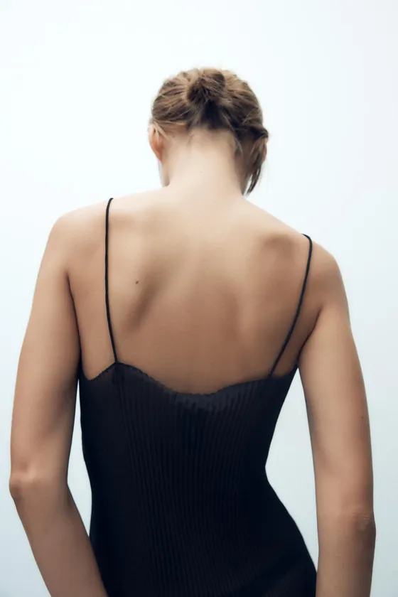 ПЛИССИРОВАННЫЙ ТОП С КРУЖЕВОМ