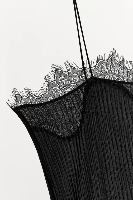 ПЛИССИРОВАННЫЙ ТОП С КРУЖЕВОМ