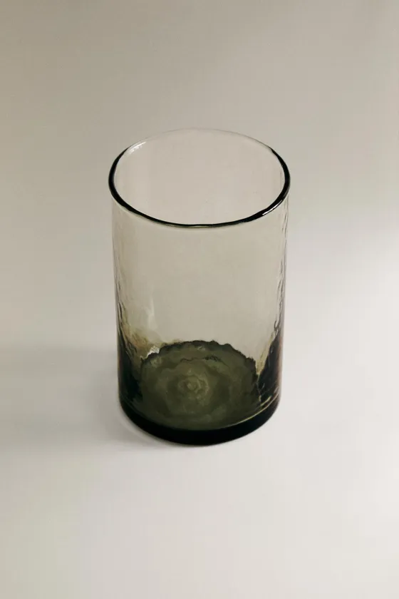 высокий кованый стеклянный стакан