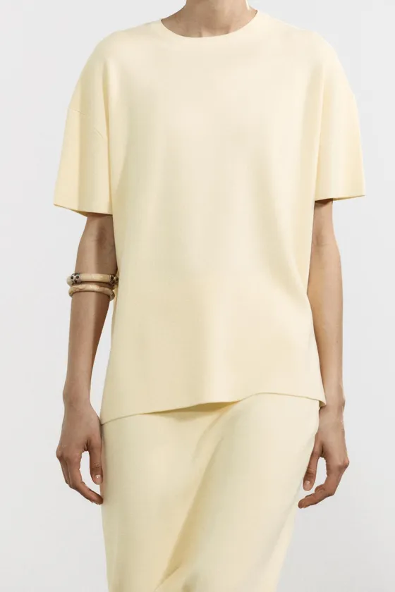 ТРИКОТАЖНЫЙ ТОП ОВЕРСАЙЗ С КОРОТКИМИ РУКАВАМИ