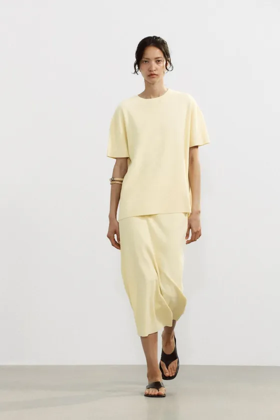 ТРИКОТАЖНЫЙ ТОП ОВЕРСАЙЗ С КОРОТКИМИ РУКАВАМИ