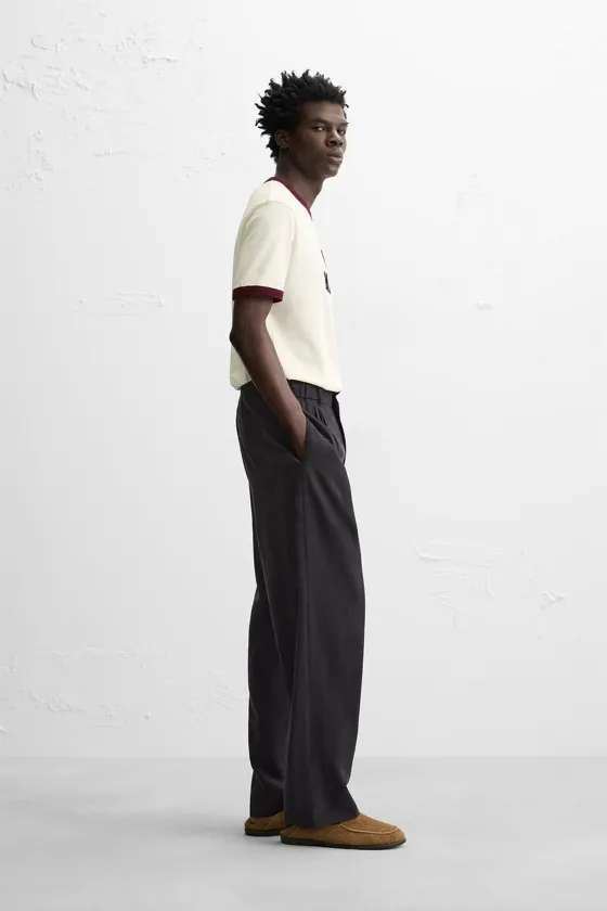 ФУТБОЛКА В РУБЧИК С КОНТРАСТНЫМИ ДЕТАЛЯМИ