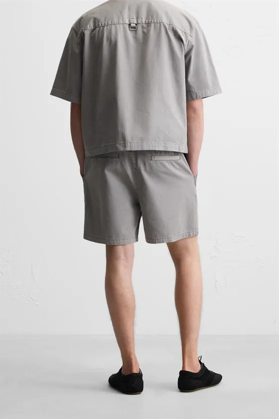 ШОРТЫ RELAXED FIT ИЗ ТКАНИ С ЭФФЕКТОМ ПОТЕРТОСТИ