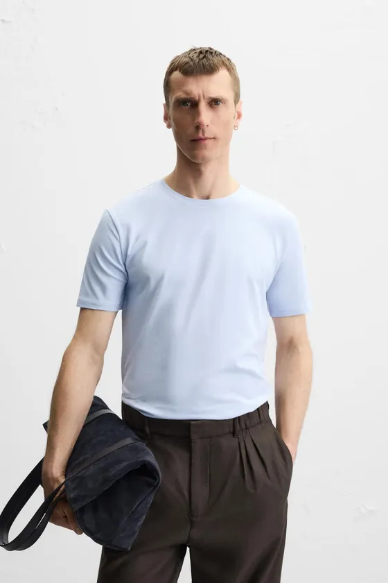 БАЗОВАЯ ФУТБОЛКА SLIM FIT