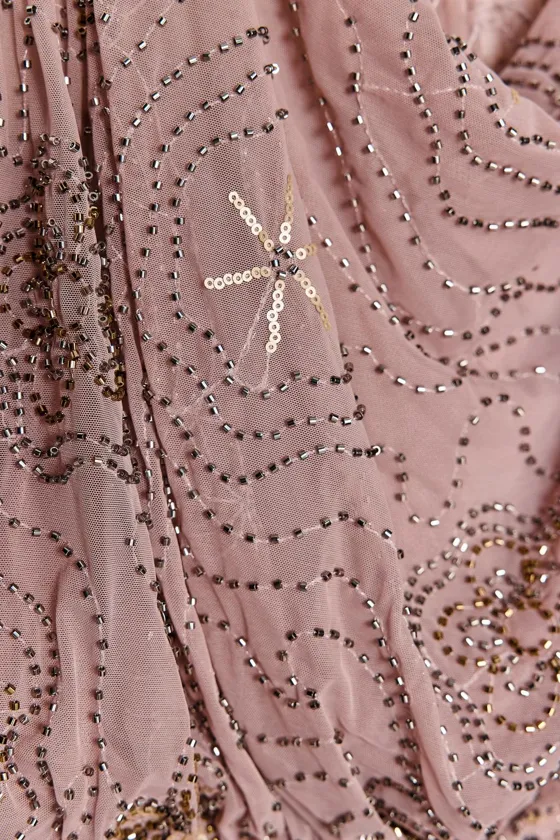 мини-платье, расшитое бисером и блестками