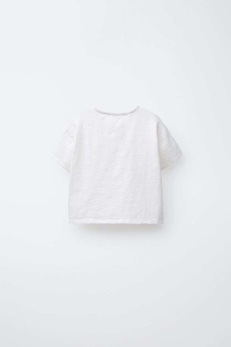 Футболка с застежкой henley и комбинированной текстурой