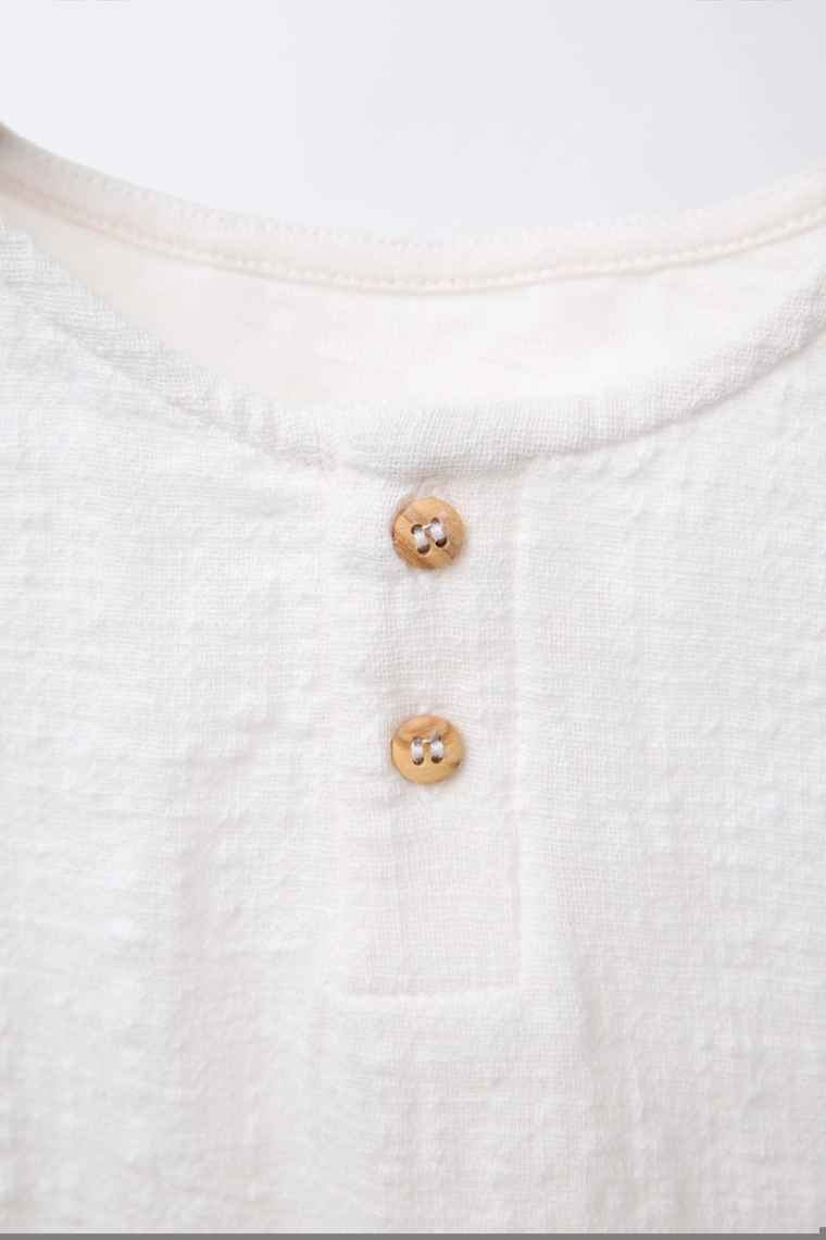 Футболка с застежкой henley и комбинированной текстурой