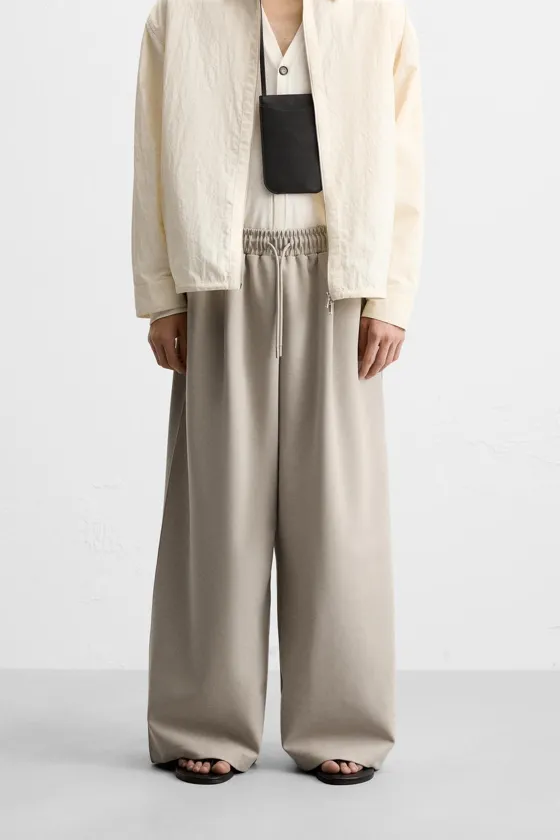 ДЖОГГЕРЫ WIDE-LEG ИЗ ВЫСОКОТЕХНОЛОГИЧНОЙ ТКАНИ