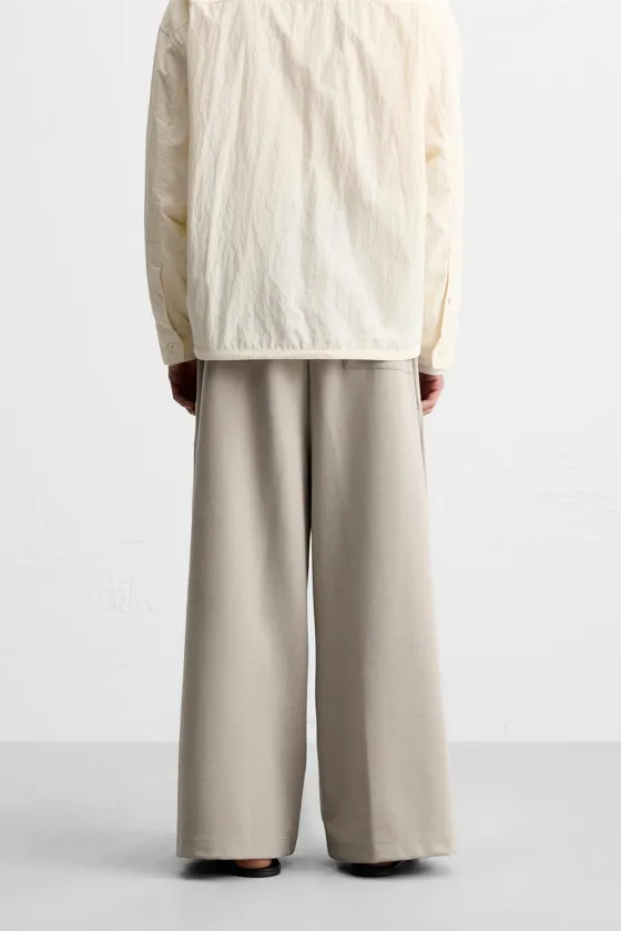 ДЖОГГЕРЫ WIDE-LEG ИЗ ВЫСОКОТЕХНОЛОГИЧНОЙ ТКАНИ