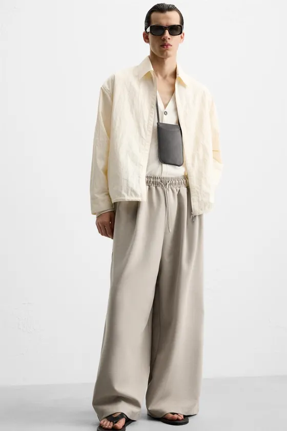 ДЖОГГЕРЫ WIDE-LEG ИЗ ВЫСОКОТЕХНОЛОГИЧНОЙ ТКАНИ