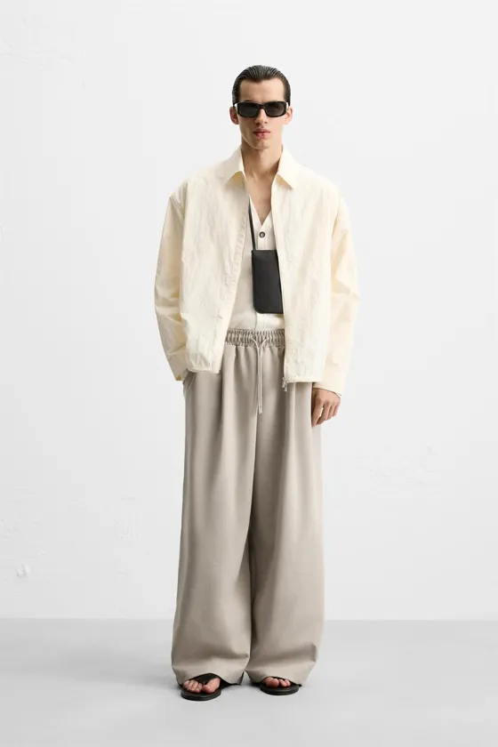 ДЖОГГЕРЫ WIDE-LEG ИЗ ВЫСОКОТЕХНОЛОГИЧНОЙ ТКАНИ