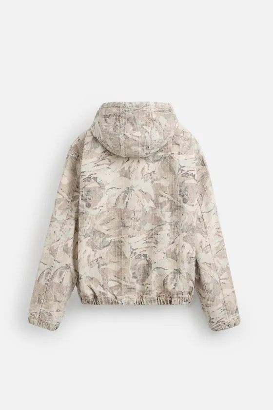 ДЖИНСОВАЯ КУРТКА С АБСТРАКТНЫМ ПРИНТОМ