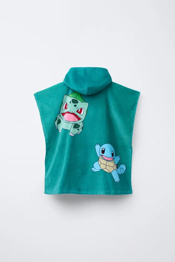 ПОЛОТЕНЦЕ-ПОНЧО С ПРИНТОМ POKÉMON™