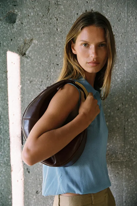 ОВАЛЬНАЯ СУМКА С МЕТАЛЛИЧЕСКОЙ РУЧКОЙ