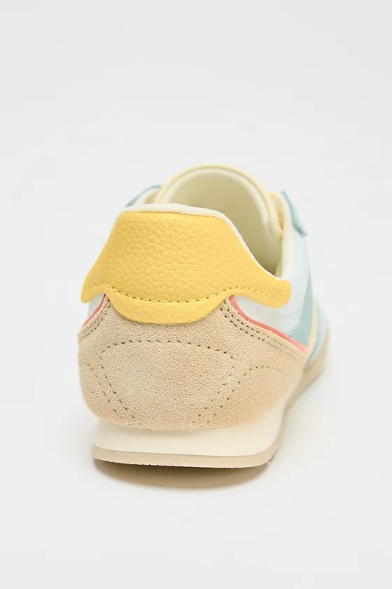 БЕГОВЫЕ КРОССОВКИ С РАЗНОЦВЕТНЫМИ ВСТАВКАМИ