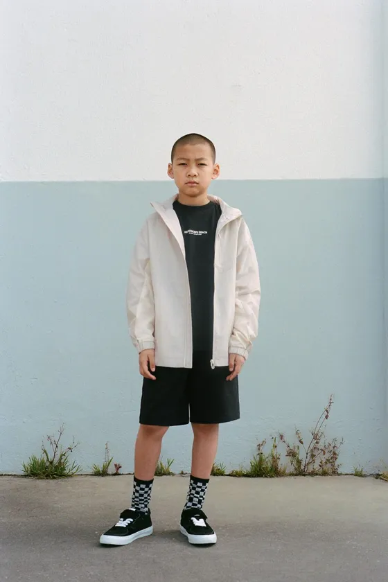 КОМПЛЕКТ ИЗ ФУТБОЛКИ И ШОРТОВ С НАДПИСЬЮ