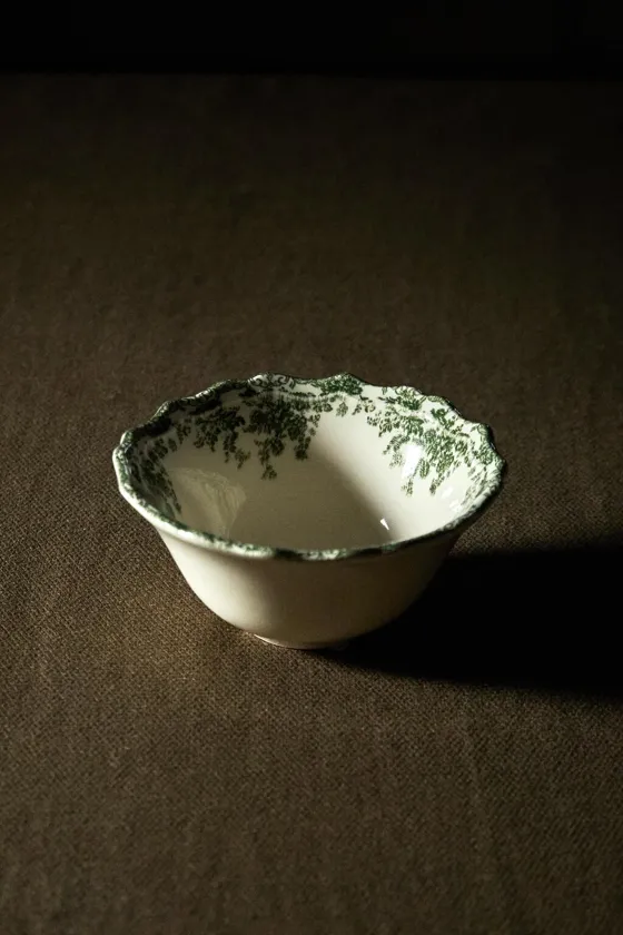 глиняная миска для закусок с цветочным рисунком