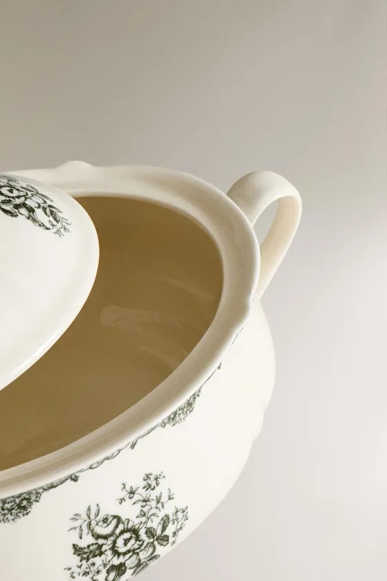 сервировочная супница из фаянса с цветочным рисунком