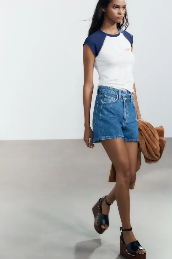 ДЖИНСОВЫЕ ШОРТЫ TRF С ВЫСОКОЙ ПОСАДКОЙ MOM FIT И КОСОЙ ЗАСТЕЖКОЙ