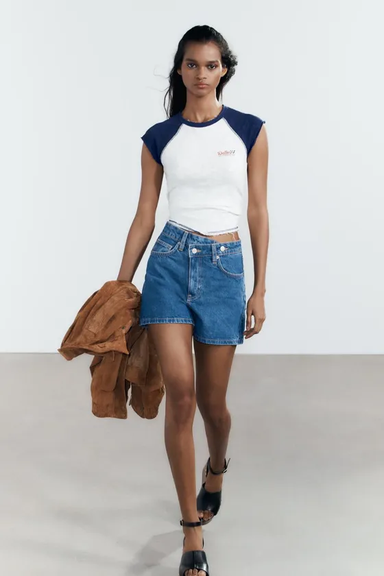 ДЖИНСОВЫЕ ШОРТЫ TRF С ВЫСОКОЙ ПОСАДКОЙ MOM FIT И КОСОЙ ЗАСТЕЖКОЙ