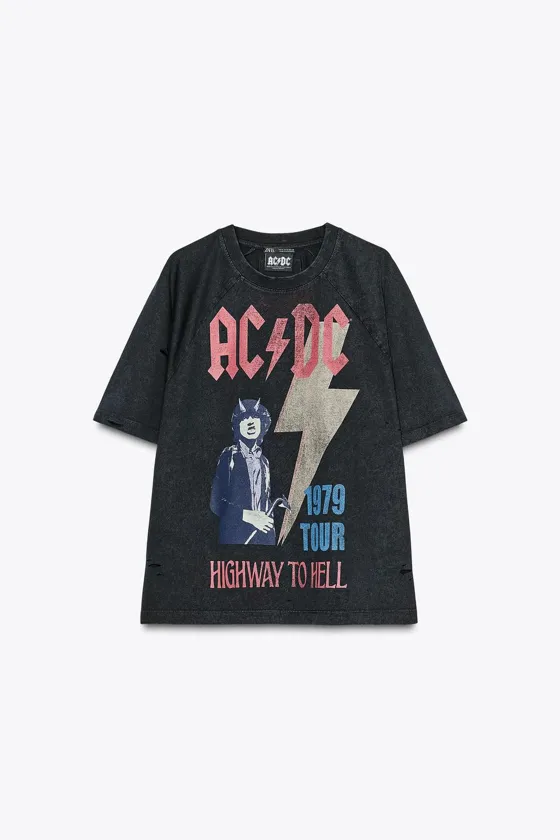 ФУТБОЛКА ©AC/DC ИЗ ТКАНИ С ЭФФЕКТОМ ПОТЕРТОСТИ