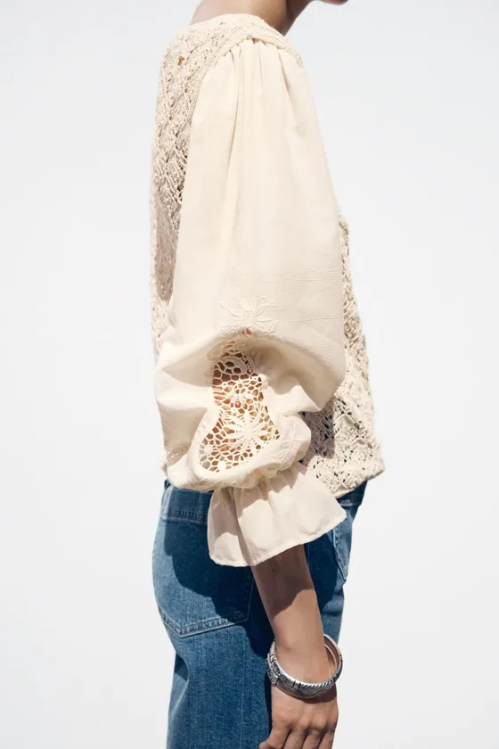 ТОП ИЗ АЖУРНОГО ТРИКОТАЖА С РУКАВАМИ ИЗ ТКАНИ