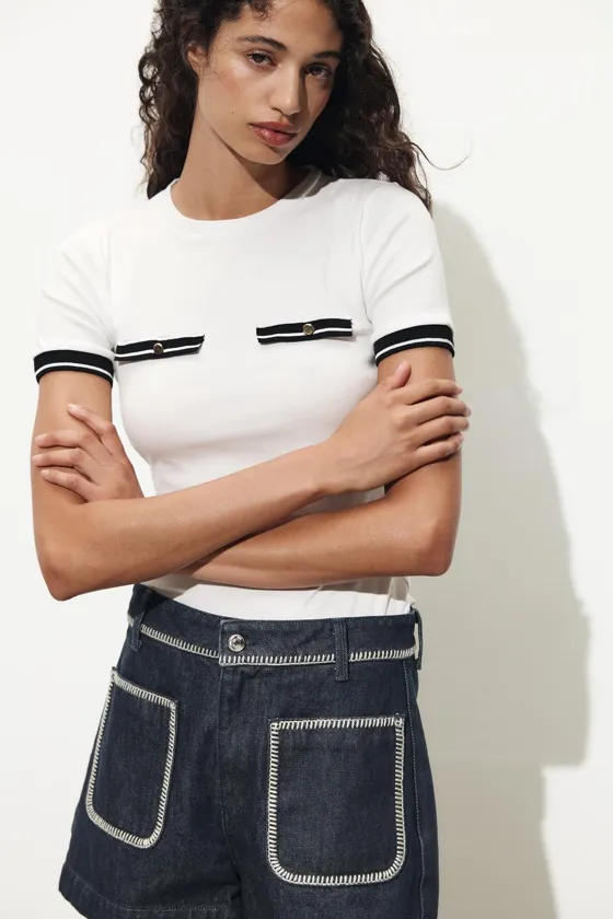 ФУТБОЛКА С КОНТРАСТНОЙ ОКАНТОВКОЙ