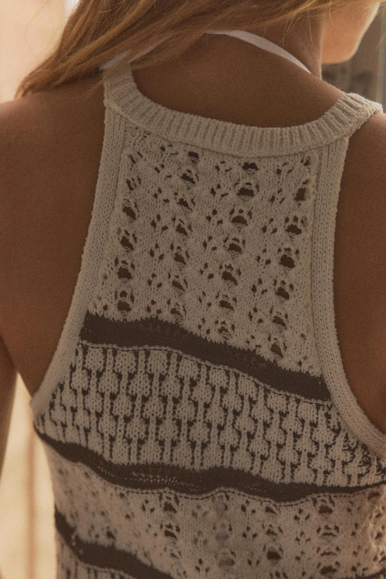 Платье мини с узором крючком и галстучным воротником