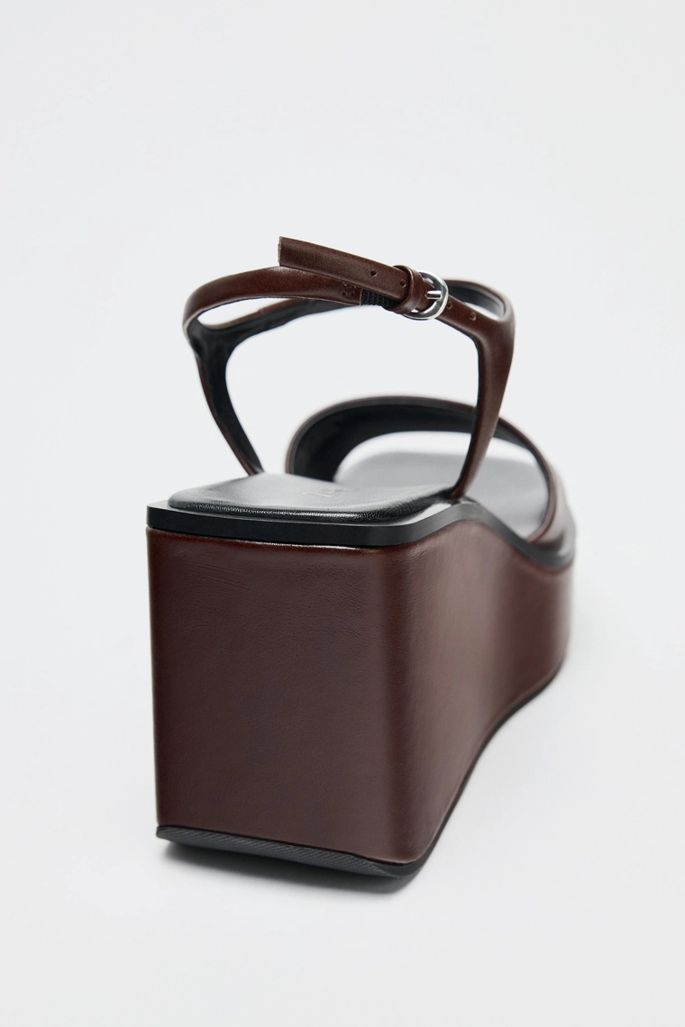 Кожаные платформенные босоножки