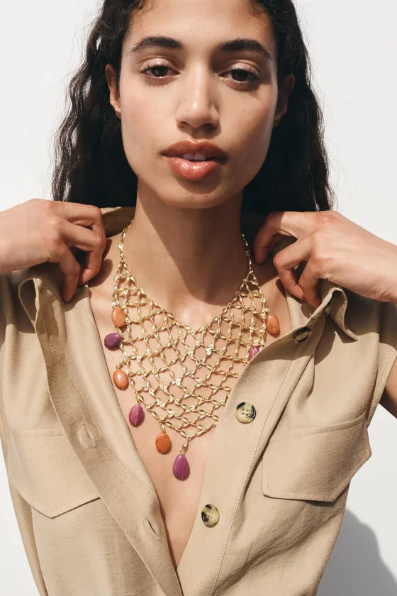 ОЖЕРЕЛЬЕ-НАГРУДНИК С БУСИНАМИ