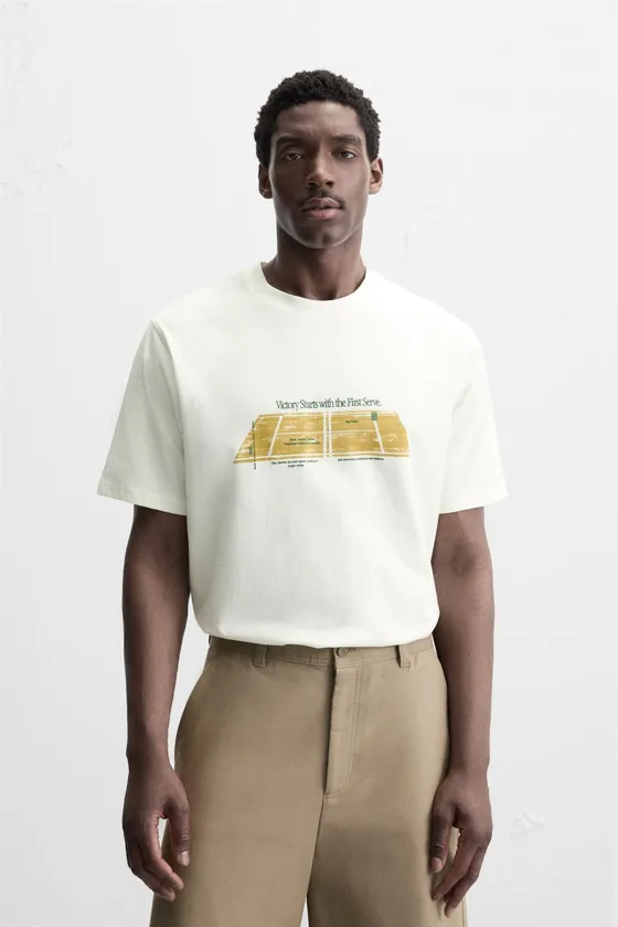 ФУТБОЛКА С КОНТРАСТНЫМ ПРИНТОМ