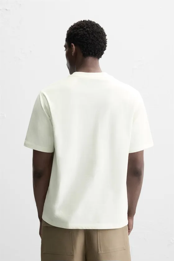 ФУТБОЛКА С КОНТРАСТНЫМ ПРИНТОМ