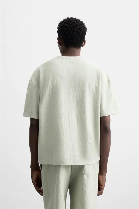 ФУТБОЛКА RELAXED FIT ИЗ РЕЛЬЕФНОЙ ТКАНИ