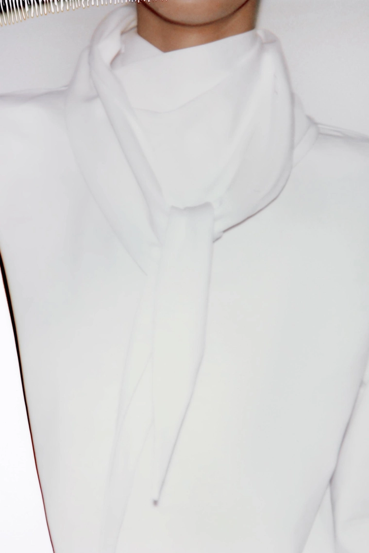 Футболка из плотного хлопка с бантом