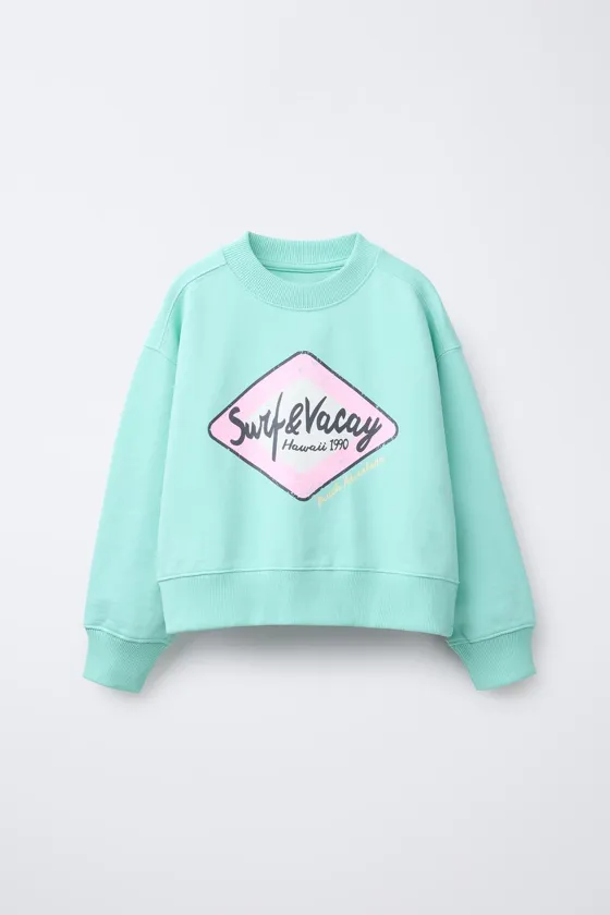 УКОРОЧЕННАЯ ТОЛСТОВКА С ПРИНТОМ